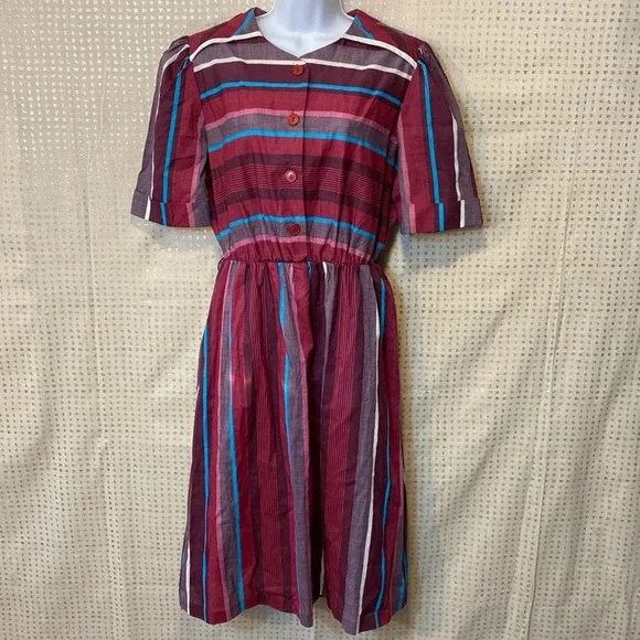 Vintage TopMade Striped Dress with Short Sleeves - Picture 9 of 9